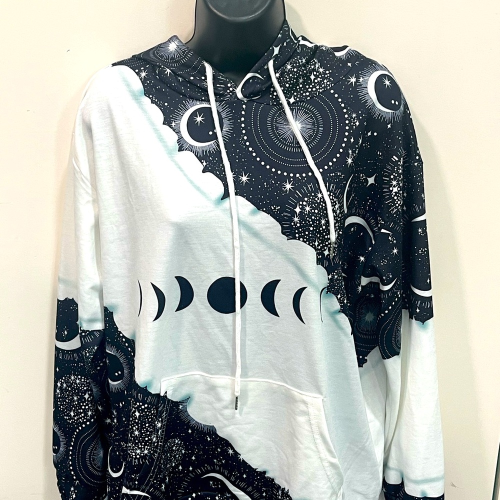 Moon child hoodie women’s medium NWOT Z411